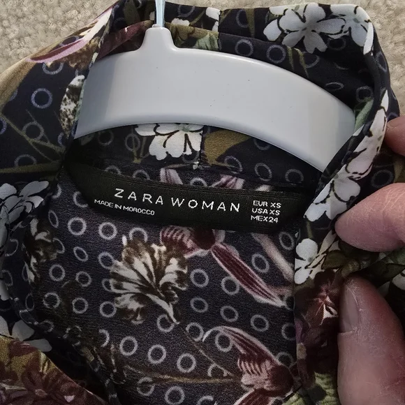 Zara LS Women's Top w Neck Tie - Picture 5 of 5